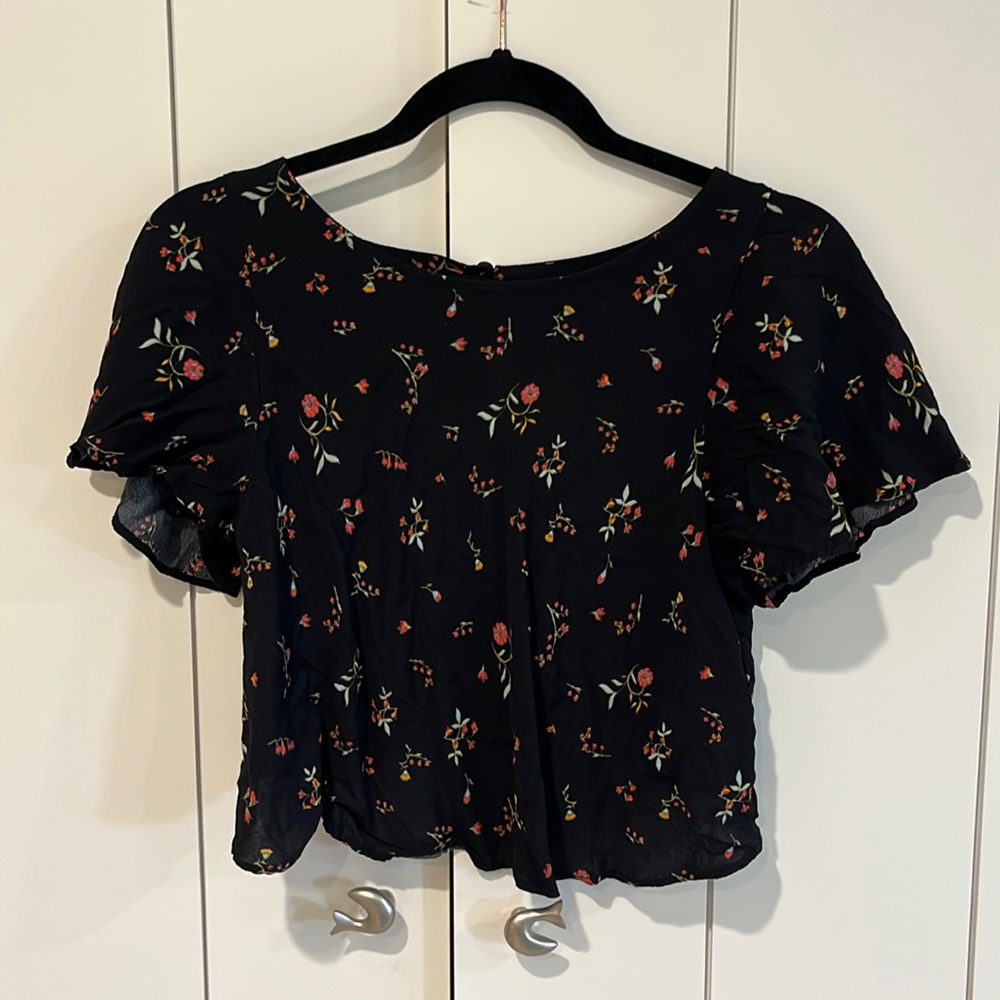 kimchi blue ruffle sleeve crop top